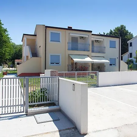 In With Balcony, Air Conditioning, Wifi, Washing Machine 4928-10 * Porec
