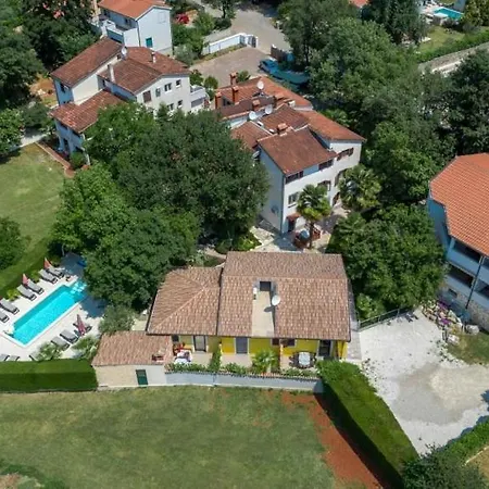 In With Balcony, Air Conditioning, Wifi, Washing Machine 4928-10 * Porec