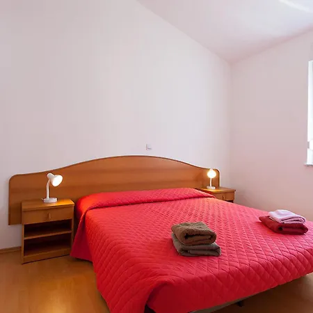 In With Balcony, Air Conditioning, Wifi, Washing Machine 4928-10 * Poreč
