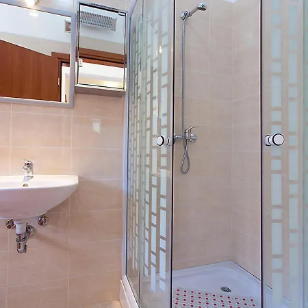 In With Balcony, Air Conditioning, Wifi, Washing Machine 4928-10 Lejlighed Poreč