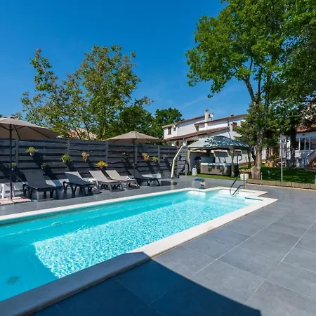 In With Balcony, Air Conditioning, Wifi, Washing Machine 4928-10