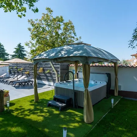 In With Balcony, Air Conditioning, Wifi, Washing Machine 4928-10 Lejlighed *